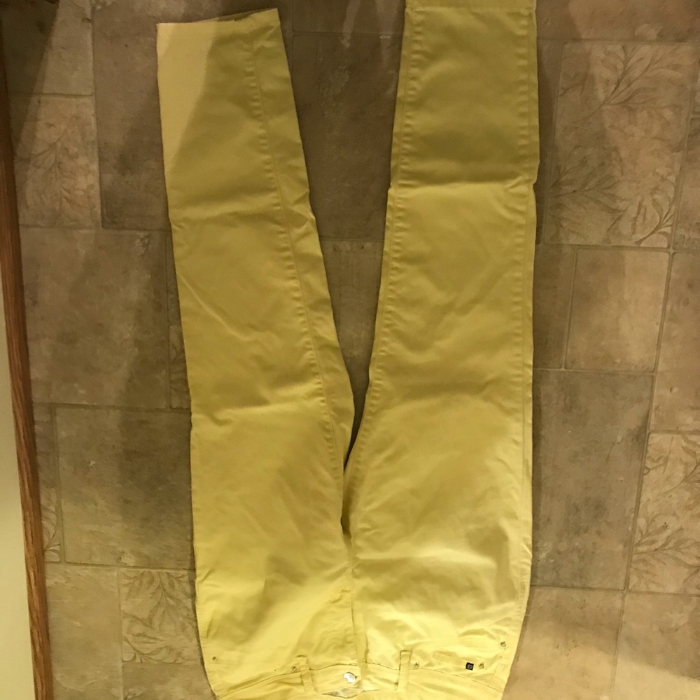 Curve Appeal pale yellow minimalist jeans/size 10